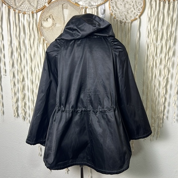 Lululemon Black Waterproof Poncho Cape in Size M/L - Picture 5 of 16